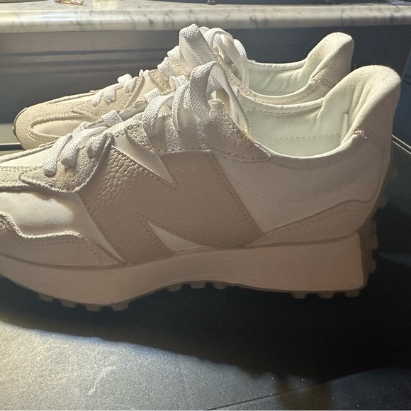 New Balance 327 Sneakers -EUC-7.5 Women’s - Picture 4 of 7